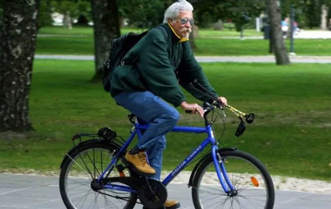 К 75 годам изъездил семь велосипедов 